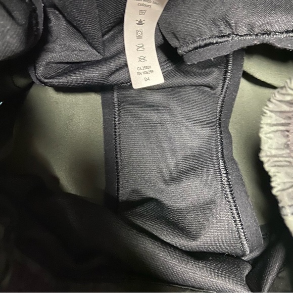 Lululemon hotty hot shorts lined short black and gray camo color Size 6 Tall - Picture 4 of 5